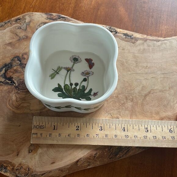 Portmeirion Botanic Garden Daisy Scalloped Ramekin / Trinket Dish - Picture 4 of 5